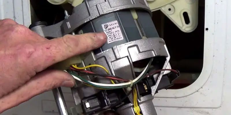 علائم نیم سوز شدن موتور لباسشویی و راه‌های رفع مشکل