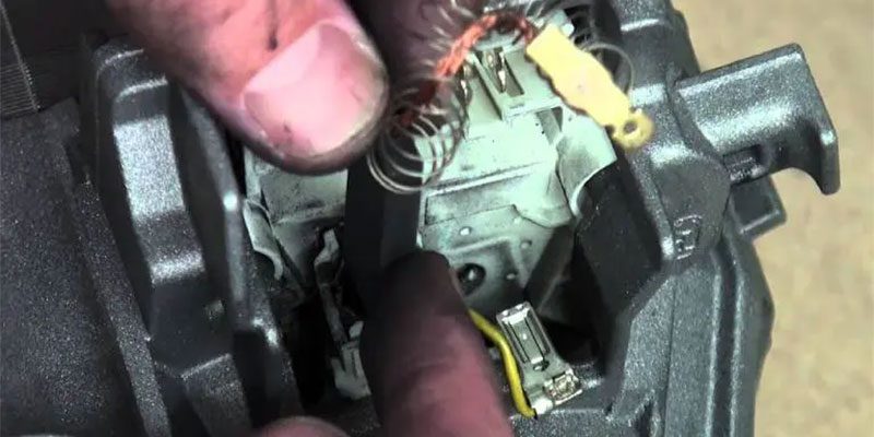 علائم تمام شدن زغال موتور لباسشویی